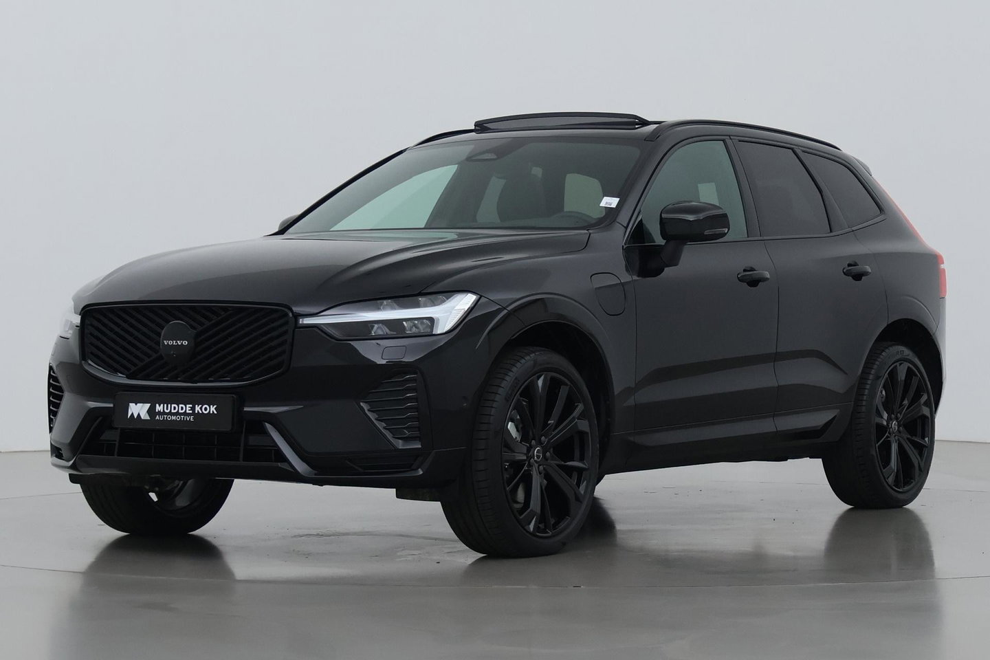 Volvo XC60 T8 Plug-in hybrid Ultra Black Edition | ACC | Panoramadak | Bowers&Wilkins | Head-Up | 360° Camera | Massage+Ventilatie | 21 inch