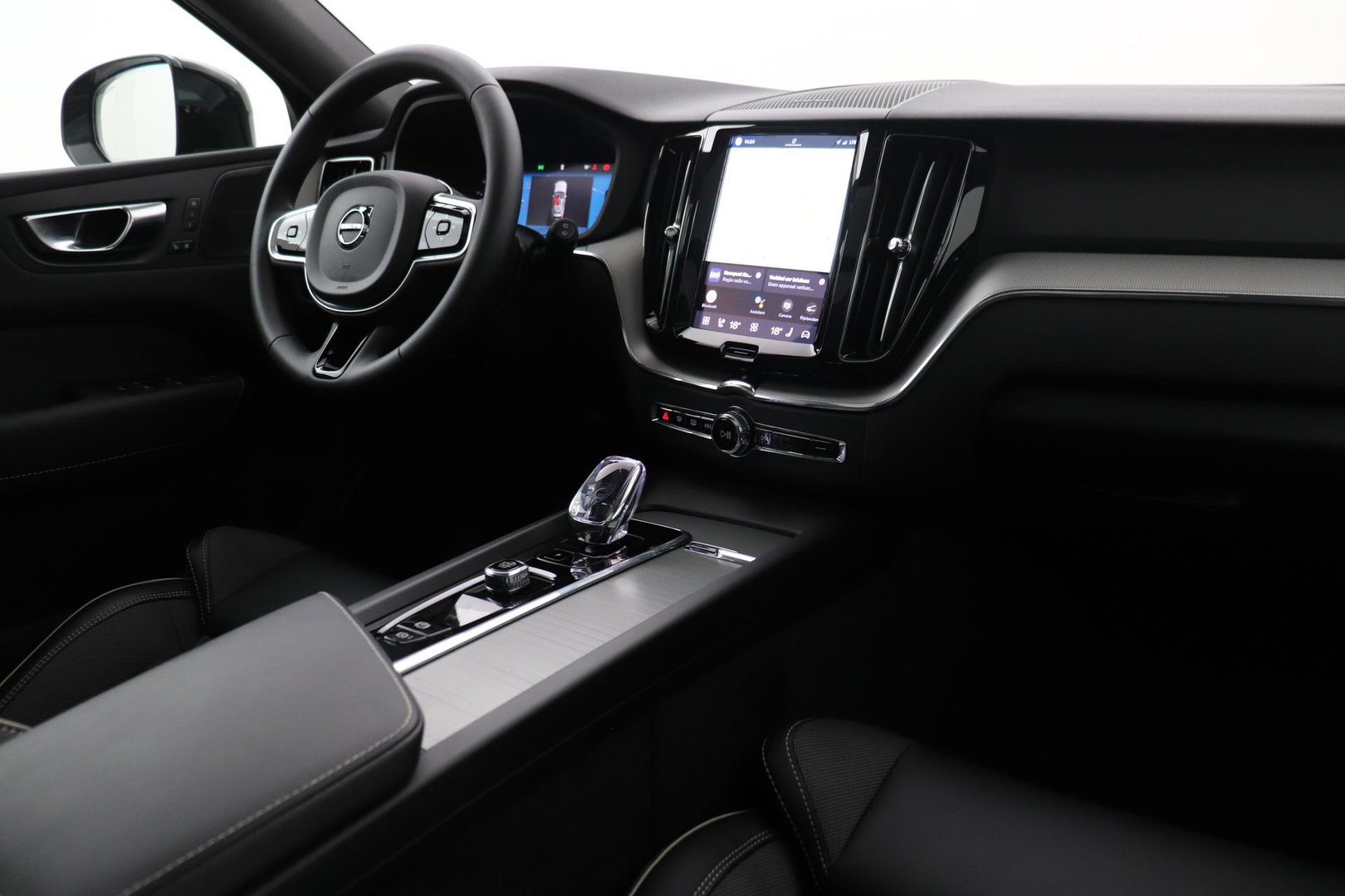 Volvo XC60 T8 Plug-in hybrid Plus Dark | Panoramadak | ACC | 360° Camera | BLIS | harman/kardon | Stoel+Stuurverwarming