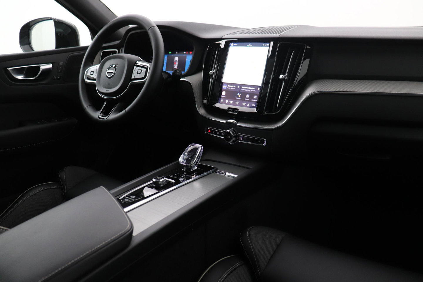 Volvo XC60 T8 Plug-in hybrid Plus Dark | Panoramadak | ACC | 360° Camera | BLIS | harman/kardon | Stoel+Stuurverwarming