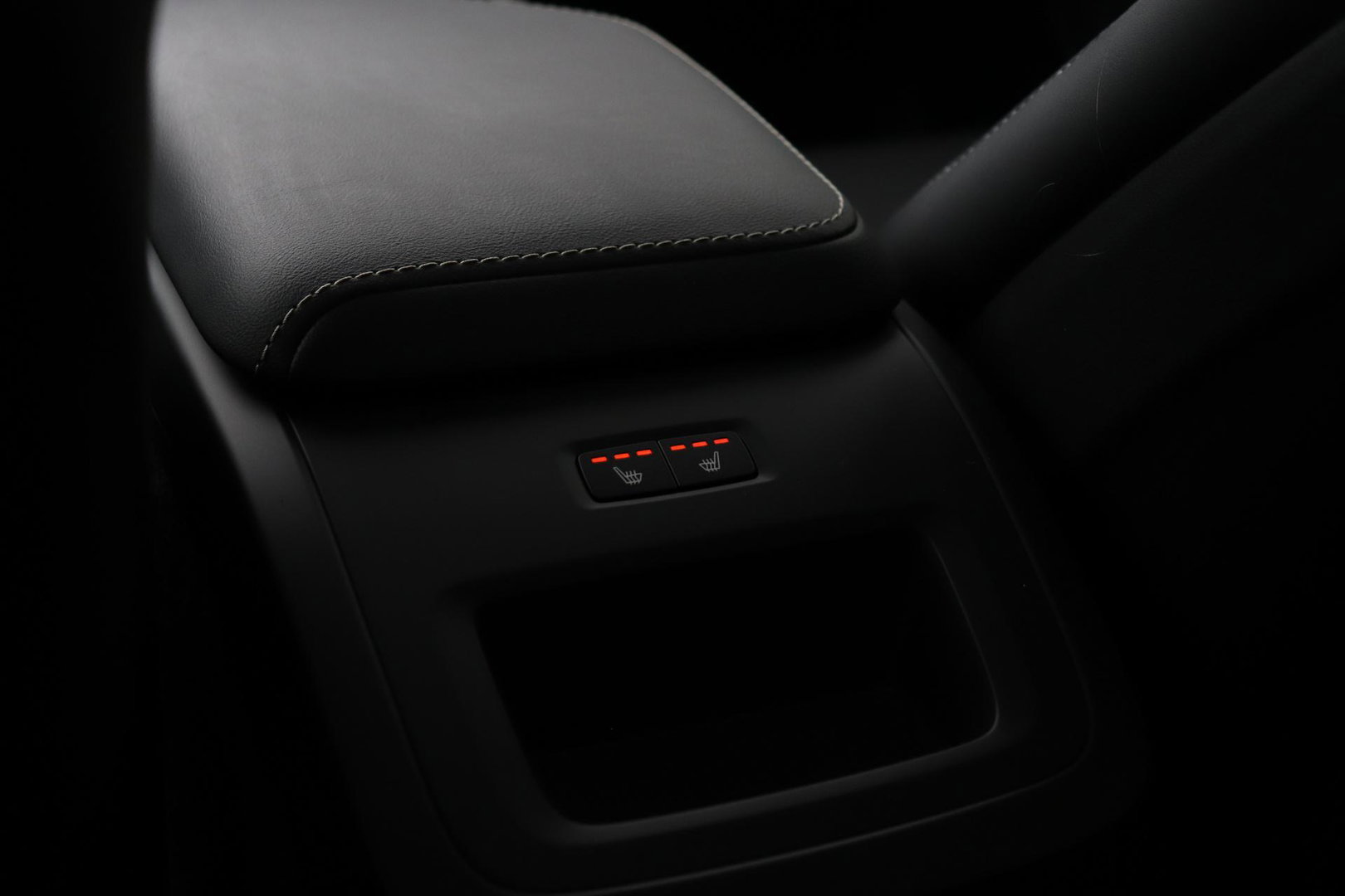 Volvo XC60 T8 Plug-in hybrid Plus Dark | Panoramadak | ACC | 360° Camera | BLIS | harman/kardon | Stoel+Stuurverwarming