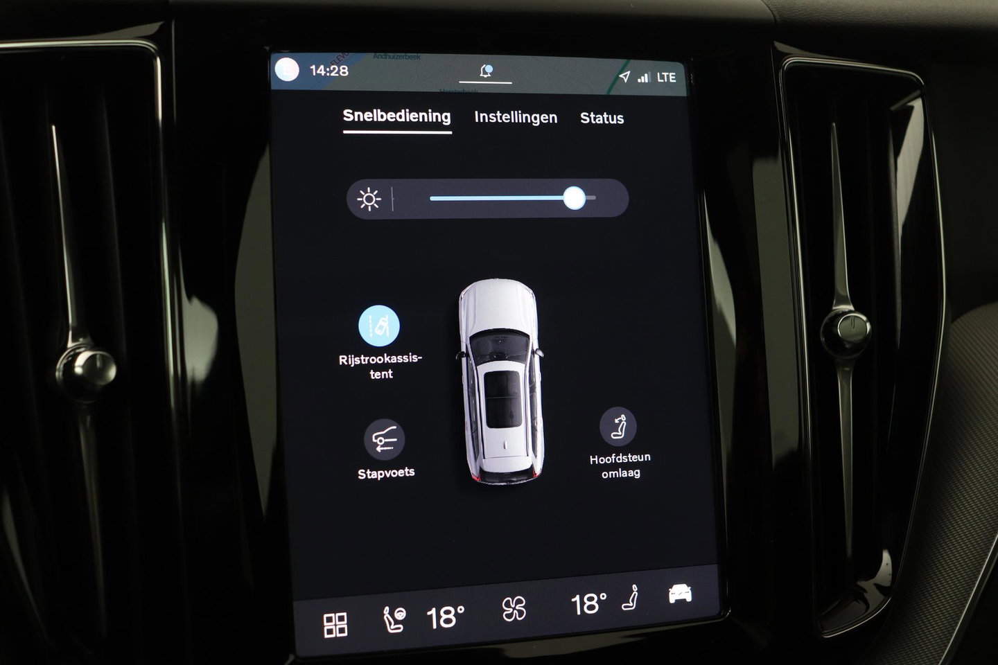 Volvo XC60 T8 Plug-in hybrid Plus Dark | Panoramadak | ACC | 360° Camera | BLIS | harman/kardon | Stoel+Stuurverwarming