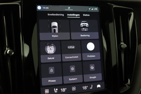 Volvo XC60 T8 Plug-in hybrid Plus Dark | Panoramadak | ACC | 360° Camera | BLIS | harman/kardon | Stoel+Stuurverwarming