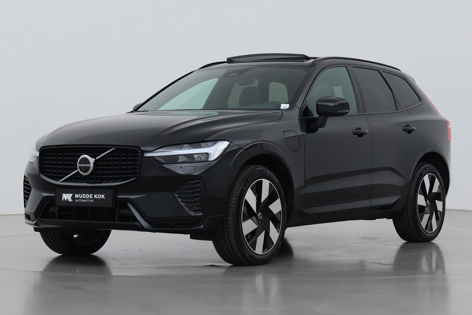 Volvo XC60 T8 Plug-in hybrid Plus Dark | Panoramadak | ACC | 360° Camera | BLIS | harman/kardon | Stoel+Stuurverwarming