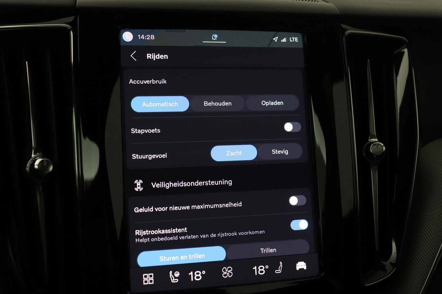 Volvo XC60 T8 Plug-in hybrid Plus Dark | Panoramadak | ACC | 360° Camera | BLIS | harman/kardon | Stoel+Stuurverwarming