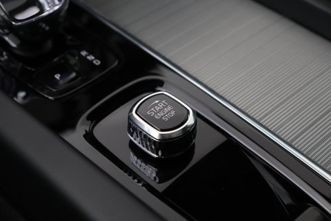 Volvo XC60 T8 Plug-in hybrid Plus Dark | Panoramadak | ACC | 360° Camera | BLIS | harman/kardon | Stoel+Stuurverwarming