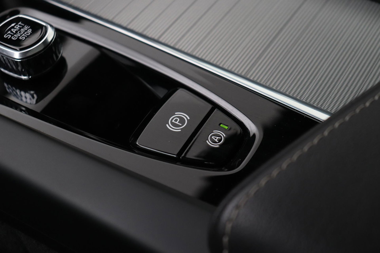 Volvo XC60 T8 Plug-in hybrid Plus Dark | Panoramadak | ACC | 360° Camera | BLIS | harman/kardon | Stoel+Stuurverwarming
