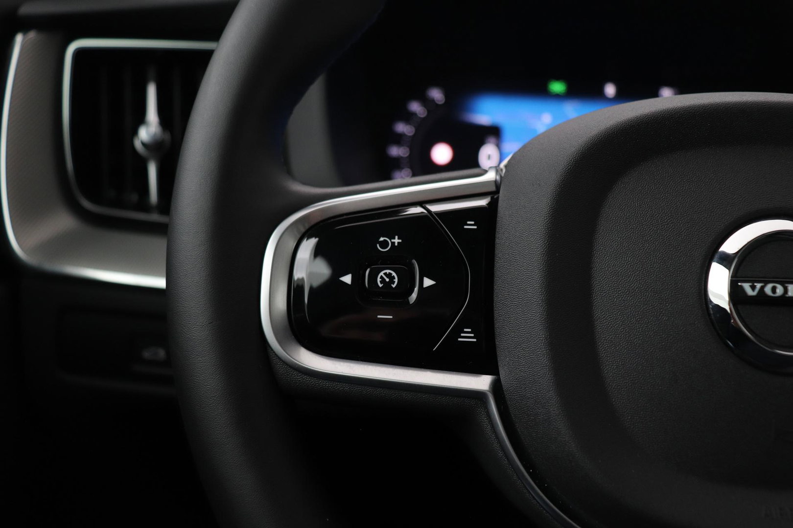 Volvo XC60 T8 Plug-in hybrid Plus Dark | Panoramadak | ACC | 360° Camera | BLIS | harman/kardon | Stoel+Stuurverwarming