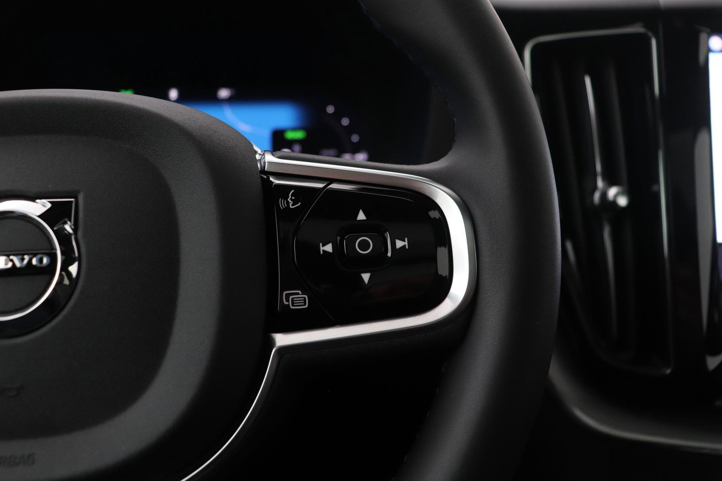 Volvo XC60 T8 Plug-in hybrid Plus Dark | Panoramadak | ACC | 360° Camera | BLIS | harman/kardon | Stoel+Stuurverwarming