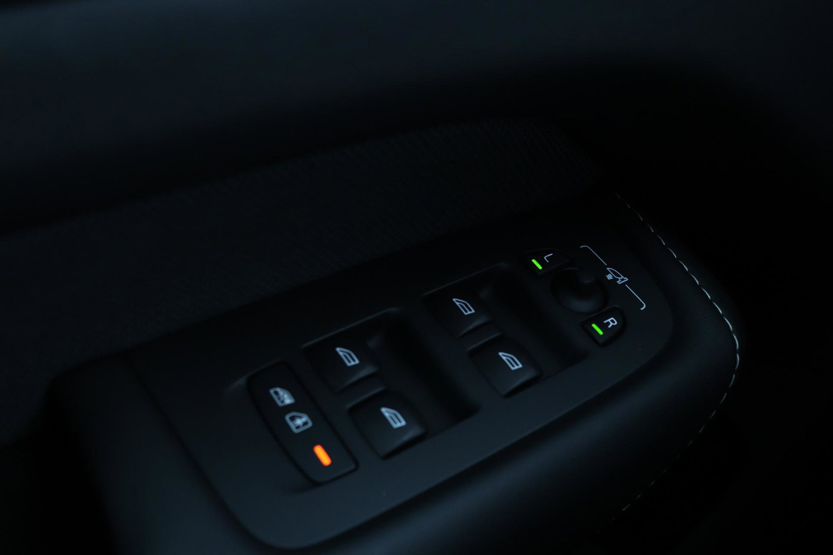 Volvo XC60 T8 Plug-in hybrid Plus Dark | Panoramadak | ACC | 360° Camera | BLIS | harman/kardon | Stoel+Stuurverwarming