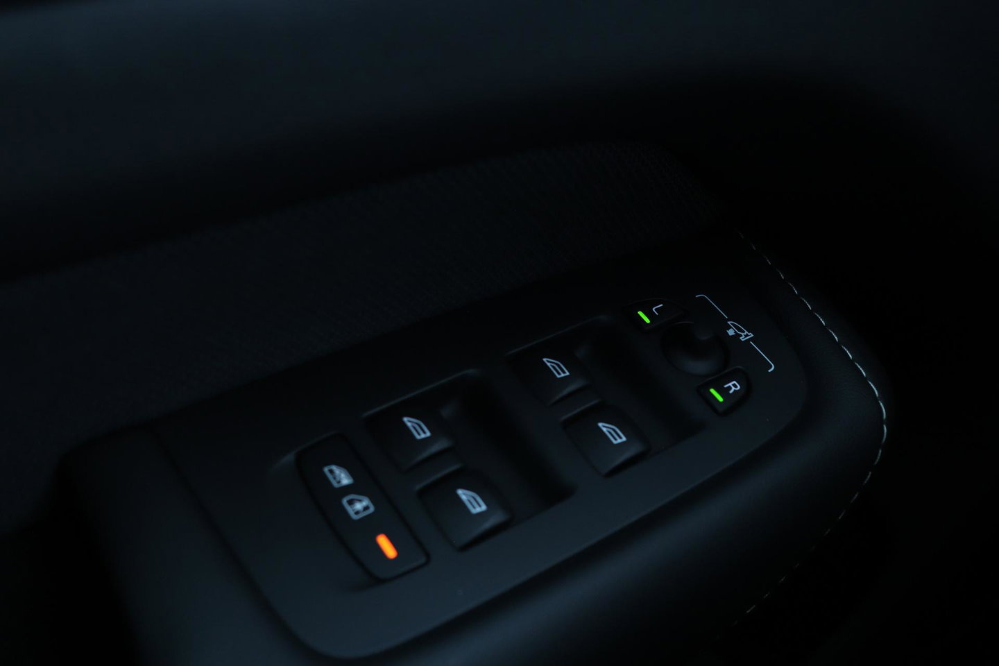 Volvo XC60 T8 Plug-in hybrid Plus Dark | Panoramadak | ACC | 360° Camera | BLIS | harman/kardon | Stoel+Stuurverwarming