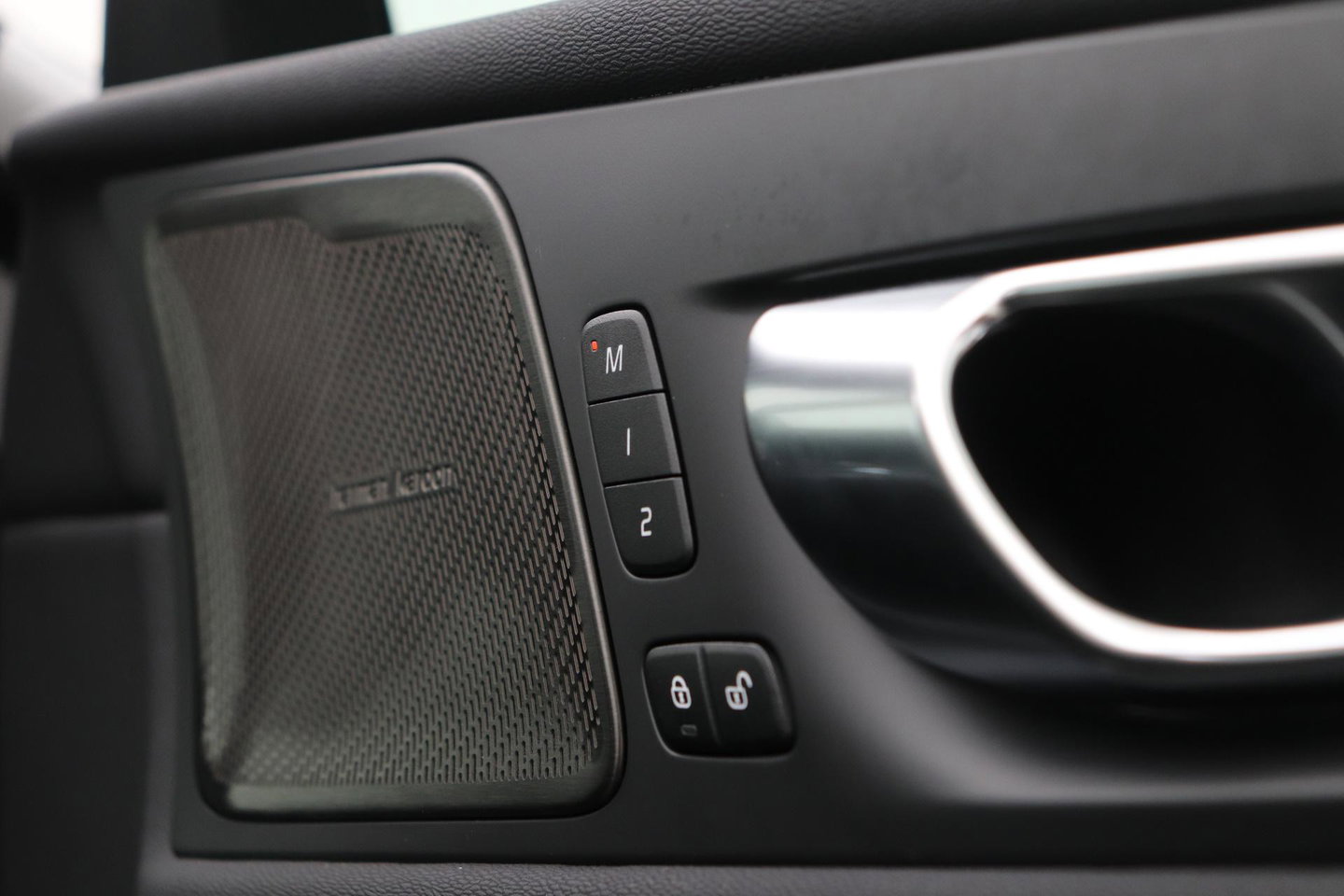 Volvo XC60 T8 Plug-in hybrid Plus Dark | Panoramadak | ACC | 360° Camera | BLIS | harman/kardon | Stoel+Stuurverwarming