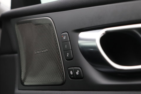 Volvo XC60 T8 Plug-in hybrid Plus Dark | Panoramadak | ACC | 360° Camera | BLIS | harman/kardon | Stoel+Stuurverwarming