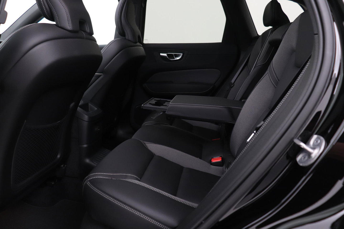 Volvo XC60 T8 Plug-in hybrid Plus Dark | Panoramadak | ACC | 360° Camera | BLIS | harman/kardon | Stoel+Stuurverwarming