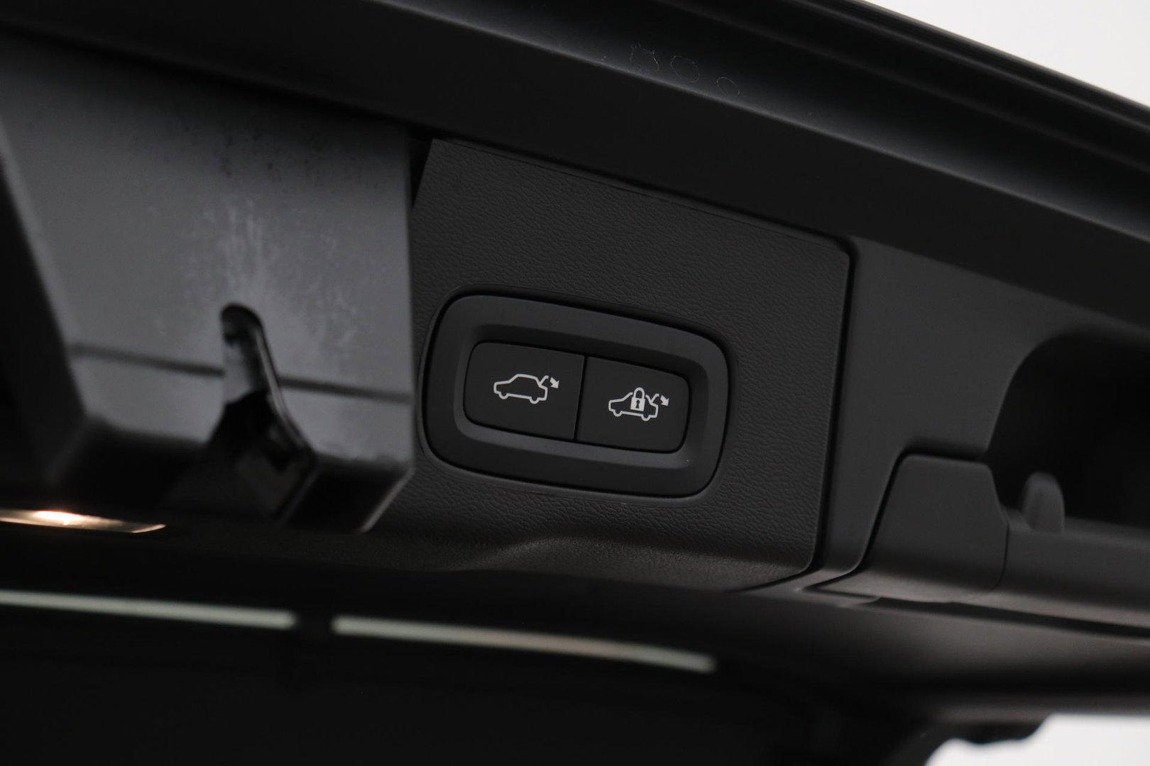 Volvo XC60 T8 Plug-in hybrid Plus Dark | Panoramadak | ACC | 360° Camera | BLIS | harman/kardon | Stoel+Stuurverwarming
