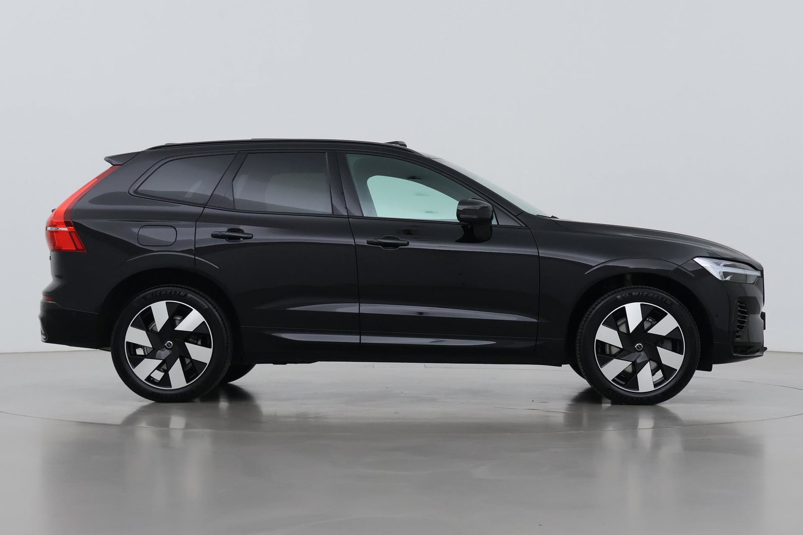 Volvo XC60 T8 Plug-in hybrid Plus Dark | Panoramadak | ACC | 360° Camera | BLIS | harman/kardon | Stoel+Stuurverwarming