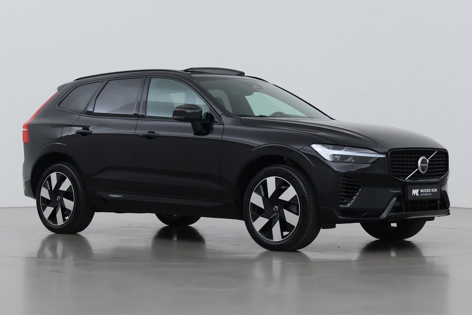 Volvo XC60 T8 Plug-in hybrid Plus Dark | Panoramadak | ACC | 360° Camera | BLIS | harman/kardon | Stoel+Stuurverwarming
