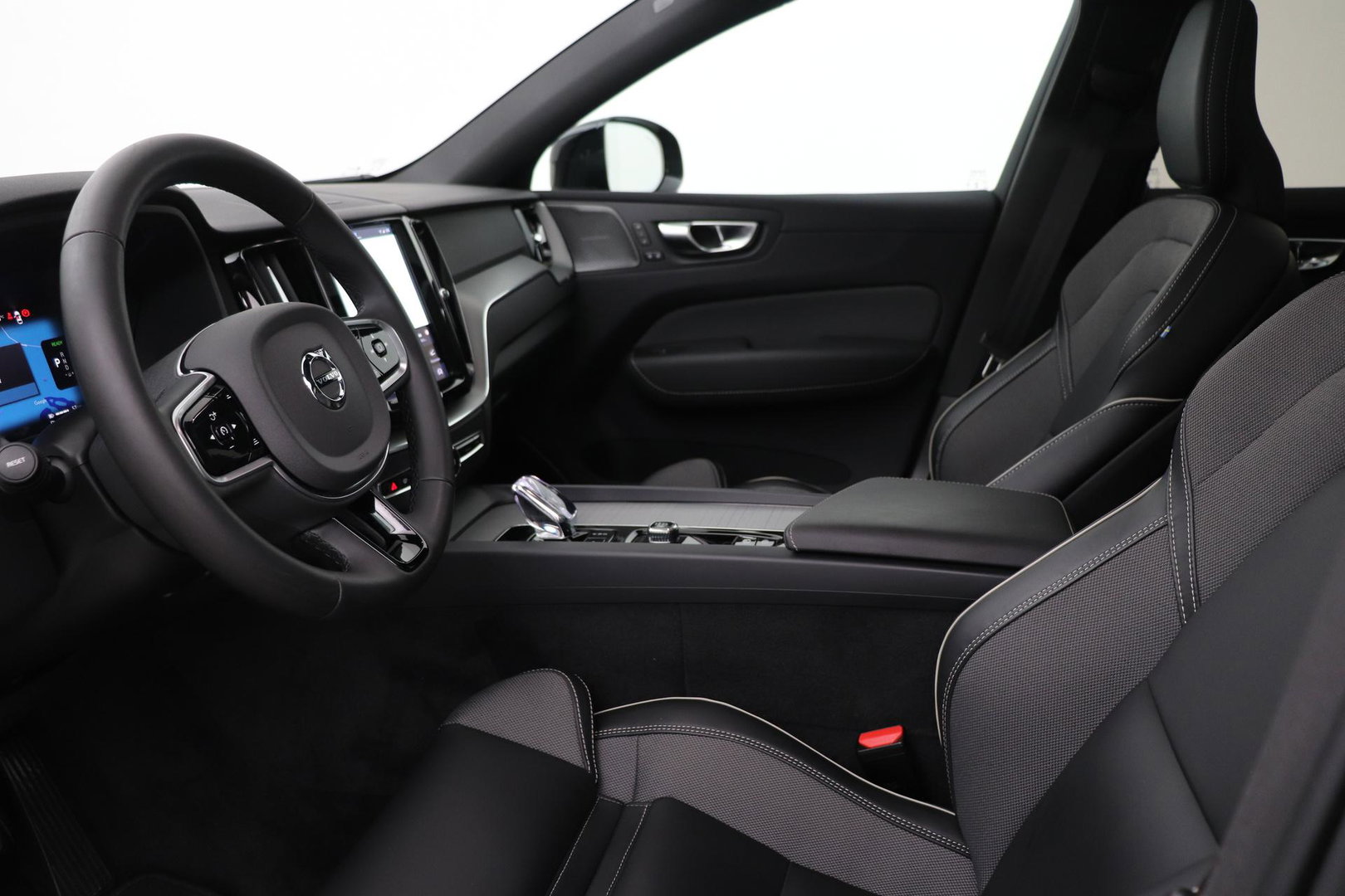 Volvo XC60 T8 Plug-in hybrid Plus Dark | Panoramadak | ACC | 360° Camera | BLIS | harman/kardon | Stoel+Stuurverwarming