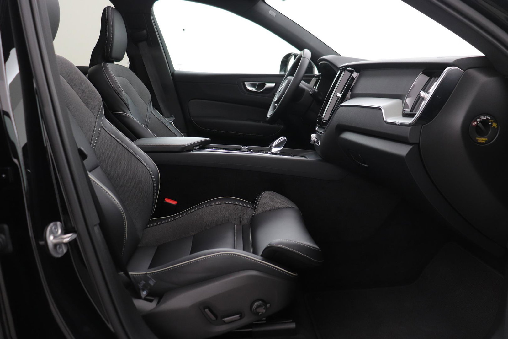 Volvo XC60 T8 Plug-in hybrid Plus Dark | Panoramadak | ACC | 360° Camera | BLIS | harman/kardon | Stoel+Stuurverwarming