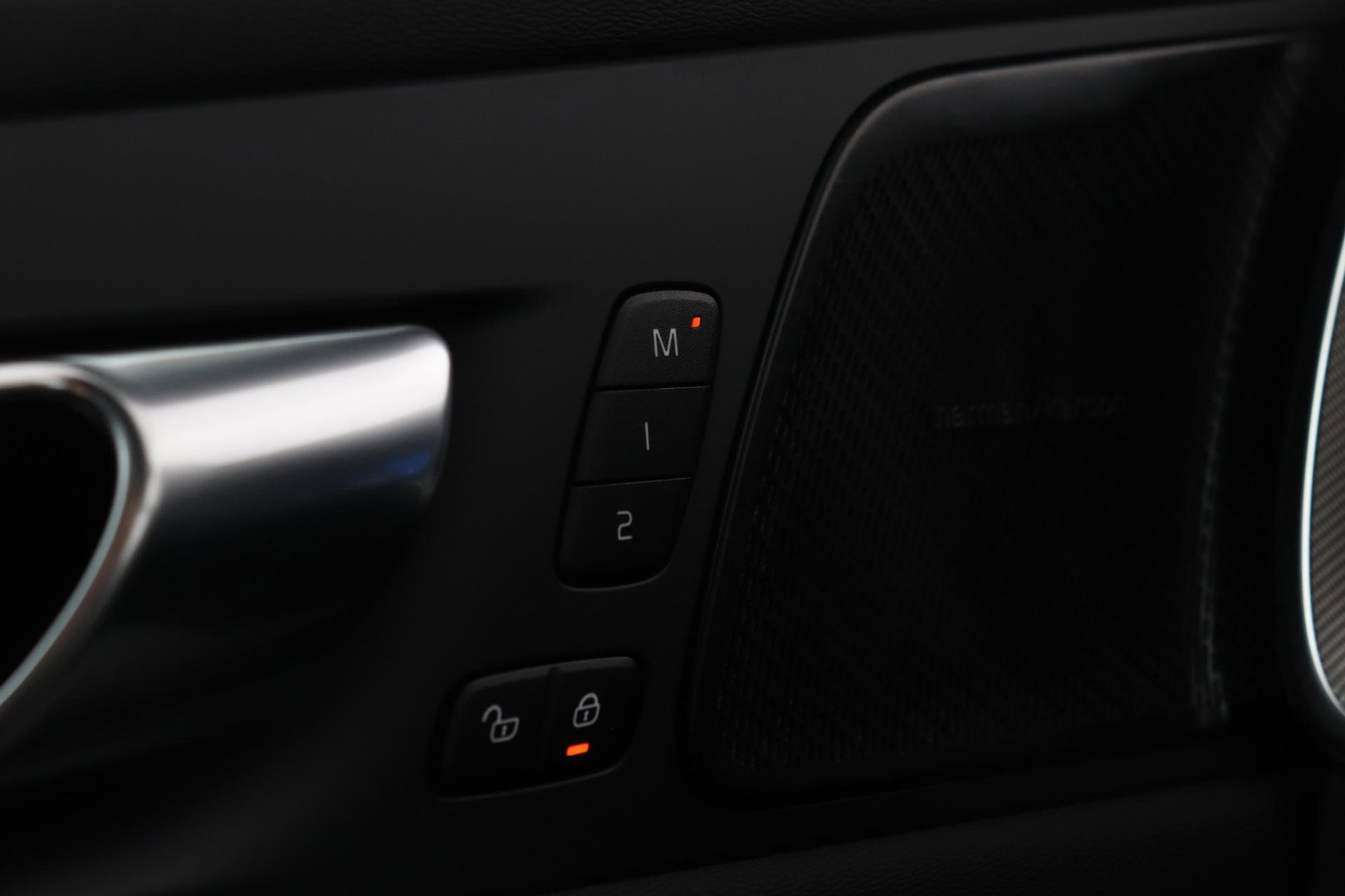 Volvo XC60 T8 Plug-in hybrid Plus Dark | Panoramadak | ACC | 360° Camera | BLIS | harman/kardon | Stoel+Stuurverwarming