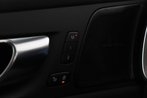 Volvo XC60 T8 Plug-in hybrid Plus Dark | Panoramadak | ACC | 360° Camera | BLIS | harman/kardon | Stoel+Stuurverwarming