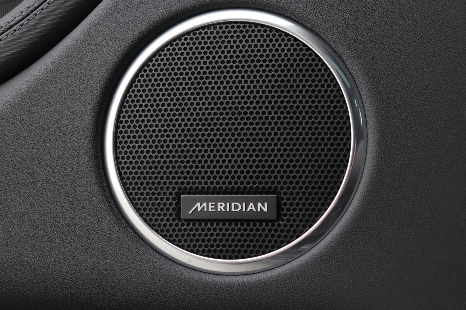 Land Rover Discovery Sport P270e PHEV Dynamic SE | 20 INCH | Panoramadak | Trekhaak | ACC | Meridian | Stoel+Stuurverwarming
