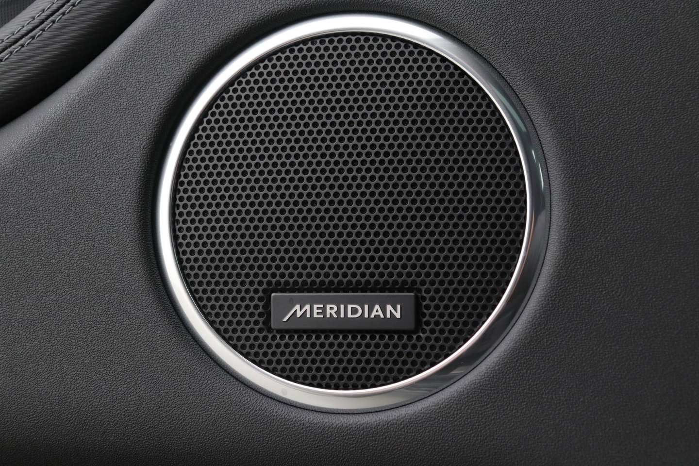 Land Rover Discovery Sport P270e PHEV Dynamic SE | 20 INCH | Panoramadak | Trekhaak | ACC | Meridian | Stoel+Stuurverwarming