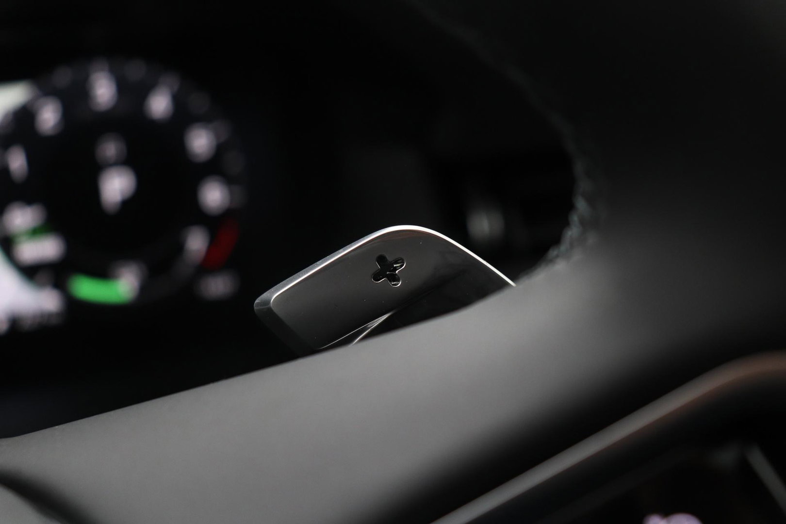 Land Rover Discovery Sport P270e PHEV Dynamic SE | 20 INCH | Panoramadak | Trekhaak | ACC | Meridian | Stoel+Stuurverwarming