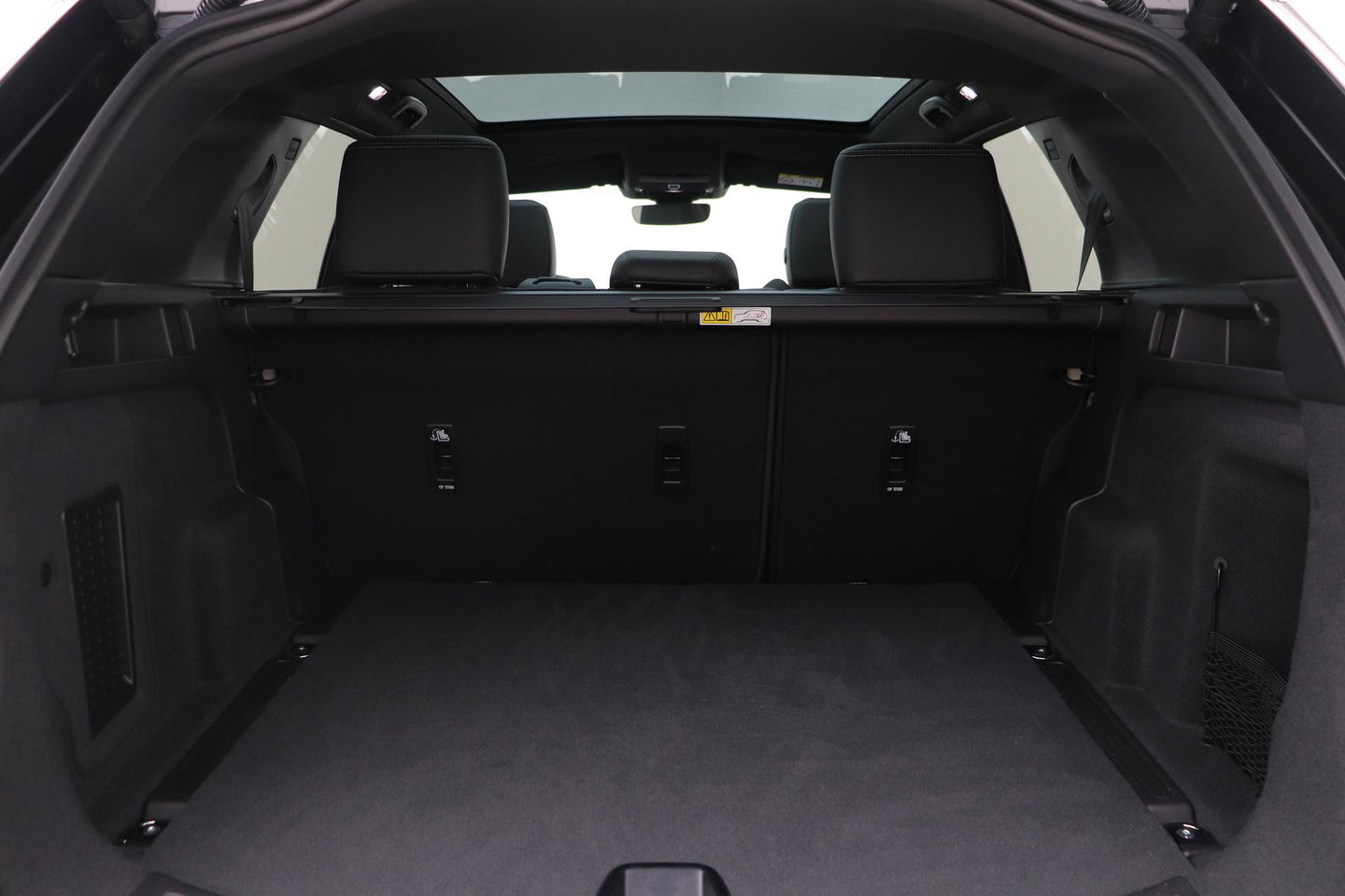 Land Rover Discovery Sport P270e PHEV Dynamic SE | 20 INCH | Panoramadak | Trekhaak | ACC | Meridian | Stoel+Stuurverwarming