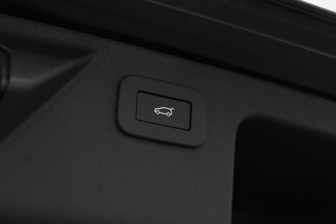 Land Rover Discovery Sport P270e PHEV Dynamic SE | 20 INCH | Panoramadak | Trekhaak | ACC | Meridian | Stoel+Stuurverwarming