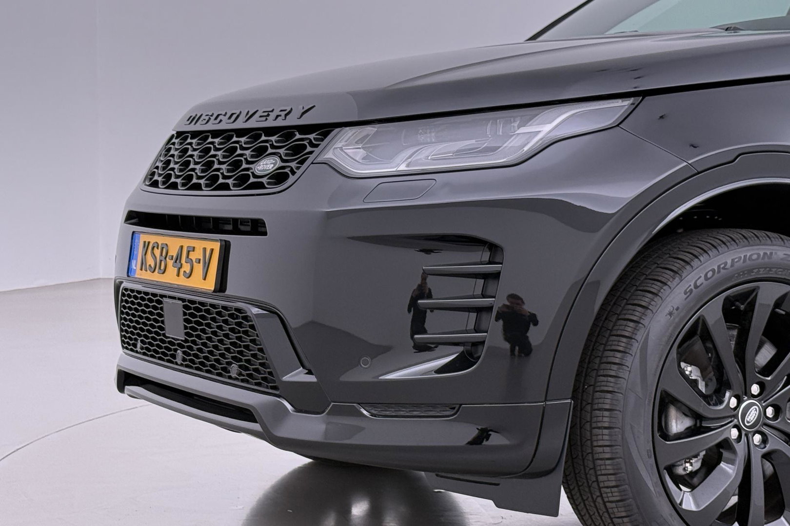 Land Rover Discovery Sport P270e PHEV Dynamic SE | 20 INCH | Panoramadak | Trekhaak | ACC | Meridian | Stoel+Stuurverwarming
