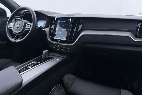 Volvo XC60 T8 Twin Engine AWD R-Design | ACC | Luchtvering | Panoramadak | Harman/Kardon | 360° Camera | Head-Up | Trekhaak | 21 inch