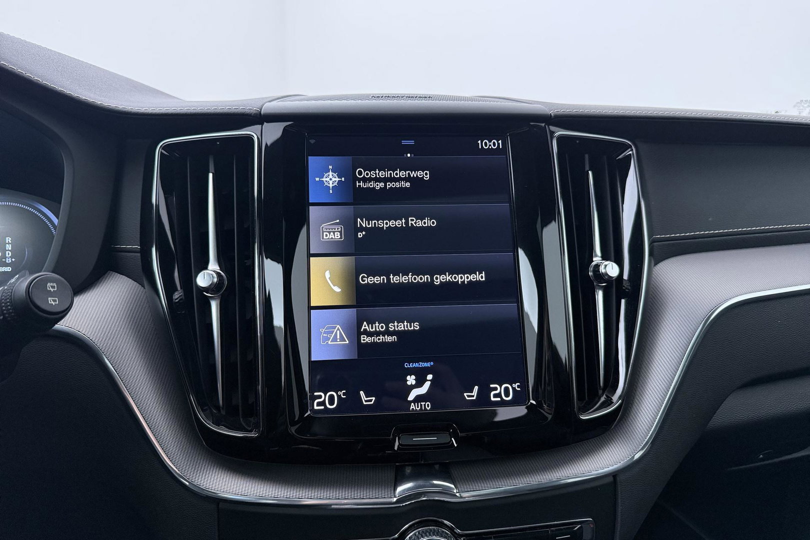 Volvo XC60 T8 Twin Engine AWD R-Design | ACC | Luchtvering | Panoramadak | Harman/Kardon | 360° Camera | Head-Up | Trekhaak | 21 inch