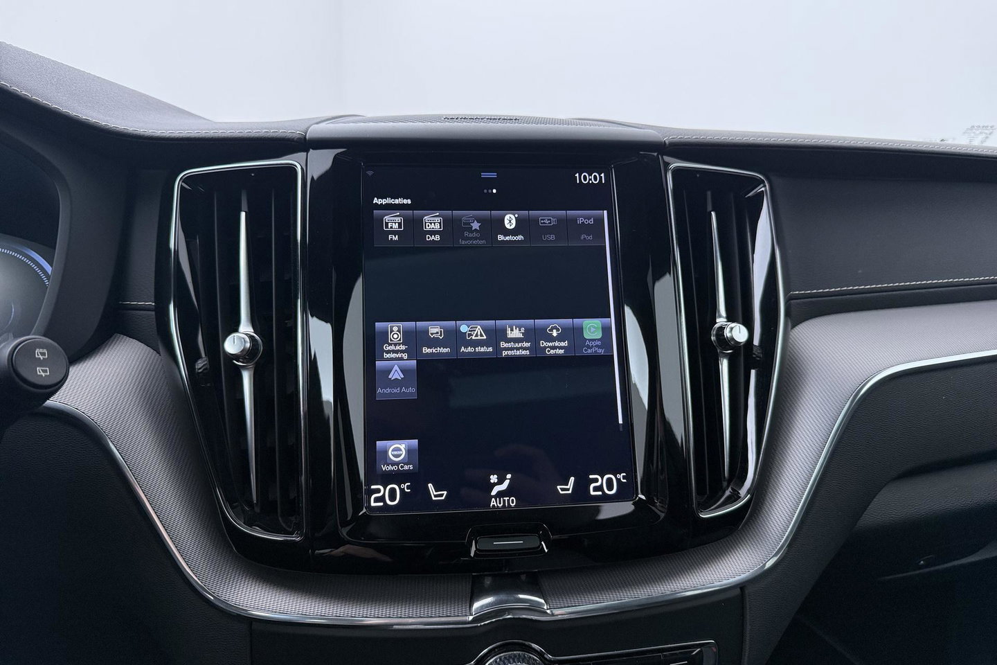 Volvo XC60 T8 Twin Engine AWD R-Design | ACC | Luchtvering | Panoramadak | Harman/Kardon | 360° Camera | Head-Up | Trekhaak | 21 inch