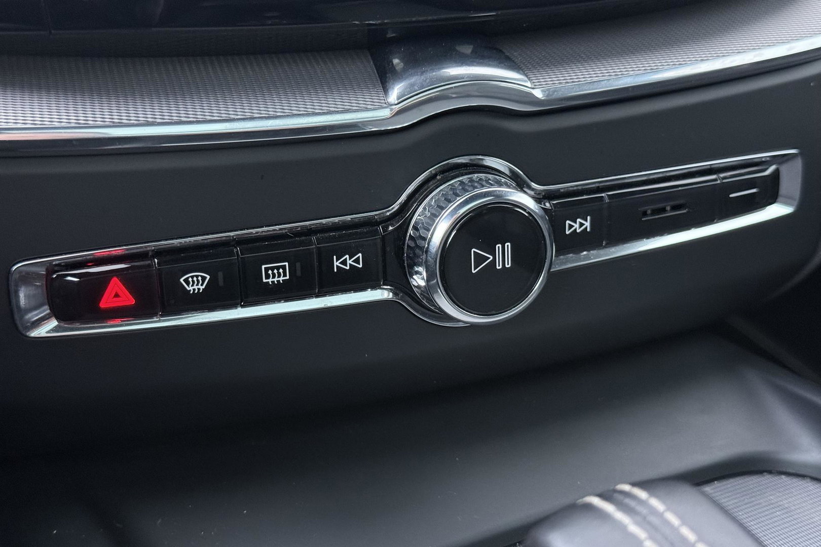 Volvo XC60 T8 Twin Engine AWD R-Design | ACC | Luchtvering | Panoramadak | Harman/Kardon | 360° Camera | Head-Up | Trekhaak | 21 inch