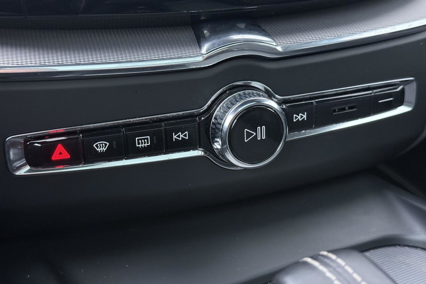 Volvo XC60 T8 Twin Engine AWD R-Design | ACC | Luchtvering | Panoramadak | Harman/Kardon | 360° Camera | Head-Up | Trekhaak | 21 inch