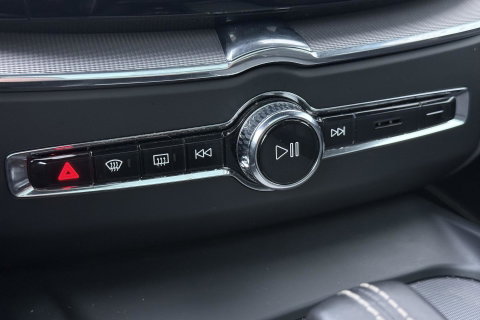 Volvo XC60 T8 Twin Engine AWD R-Design | ACC | Luchtvering | Panoramadak | Harman/Kardon | 360° Camera | Head-Up | Trekhaak | 21 inch