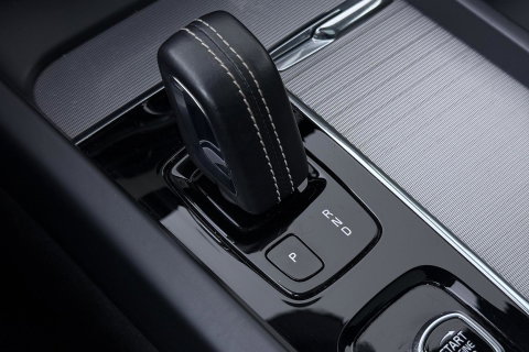 Volvo XC60 T8 Twin Engine AWD R-Design | ACC | Luchtvering | Panoramadak | Harman/Kardon | 360° Camera | Head-Up | Trekhaak | 21 inch