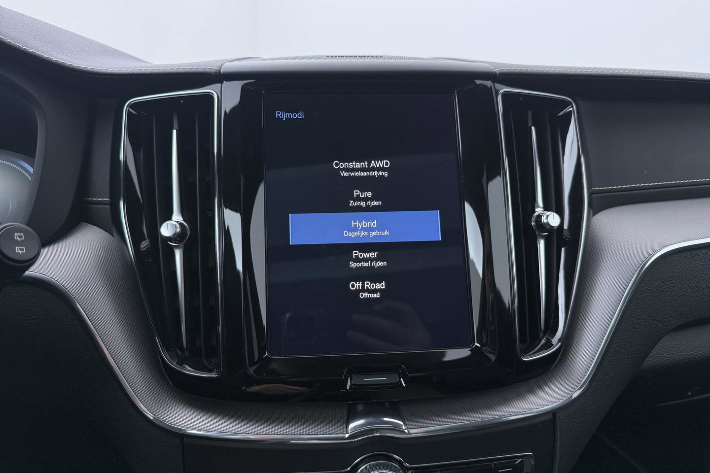 Volvo XC60 T8 Twin Engine AWD R-Design | ACC | Luchtvering | Panoramadak | Harman/Kardon | 360° Camera | Head-Up | Trekhaak | 21 inch