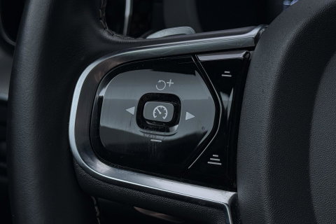 Volvo XC60 T8 Twin Engine AWD R-Design | ACC | Luchtvering | Panoramadak | Harman/Kardon | 360° Camera | Head-Up | Trekhaak | 21 inch