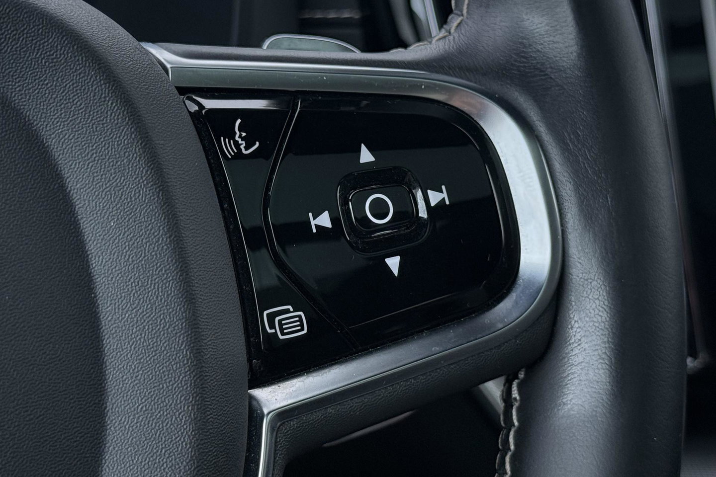 Volvo XC60 T8 Twin Engine AWD R-Design | ACC | Luchtvering | Panoramadak | Harman/Kardon | 360° Camera | Head-Up | Trekhaak | 21 inch