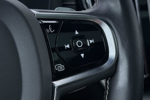 Volvo XC60 T8 Twin Engine AWD R-Design | ACC | Luchtvering | Panoramadak | Harman/Kardon | 360° Camera | Head-Up | Trekhaak | 21 inch