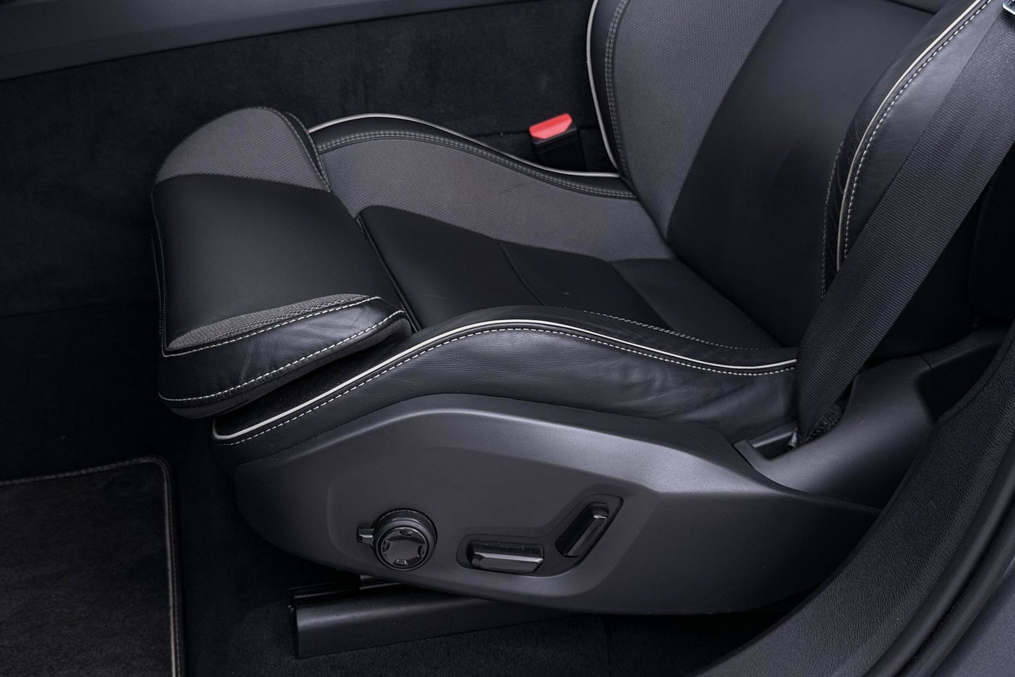 Volvo XC60 T8 Twin Engine AWD R-Design | ACC | Luchtvering | Panoramadak | Harman/Kardon | 360° Camera | Head-Up | Trekhaak | 21 inch