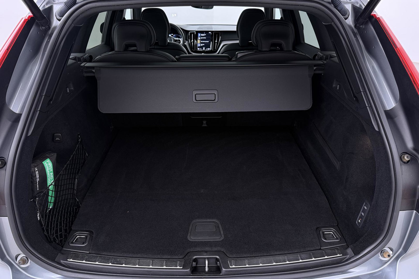 Volvo XC60 T8 Twin Engine AWD R-Design | ACC | Luchtvering | Panoramadak | Harman/Kardon | 360° Camera | Head-Up | Trekhaak | 21 inch