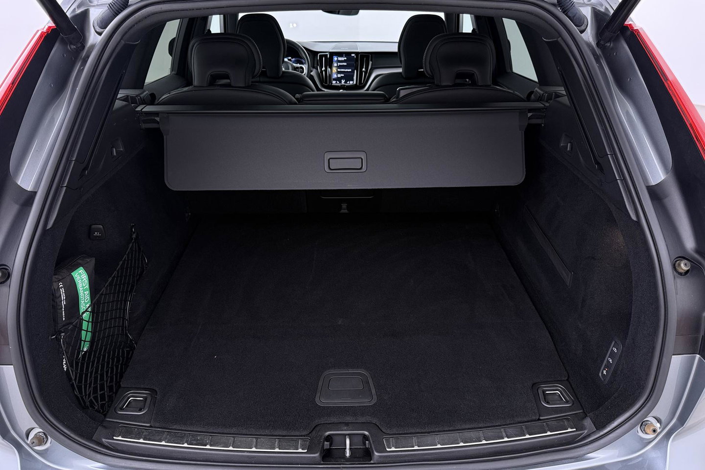 Volvo XC60 T8 Twin Engine AWD R-Design | ACC | Luchtvering | Panoramadak | Harman/Kardon | 360° Camera | Head-Up | Trekhaak | 21 inch