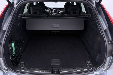 Volvo XC60 T8 Twin Engine AWD R-Design | ACC | Luchtvering | Panoramadak | Harman/Kardon | 360° Camera | Head-Up | Trekhaak | 21 inch