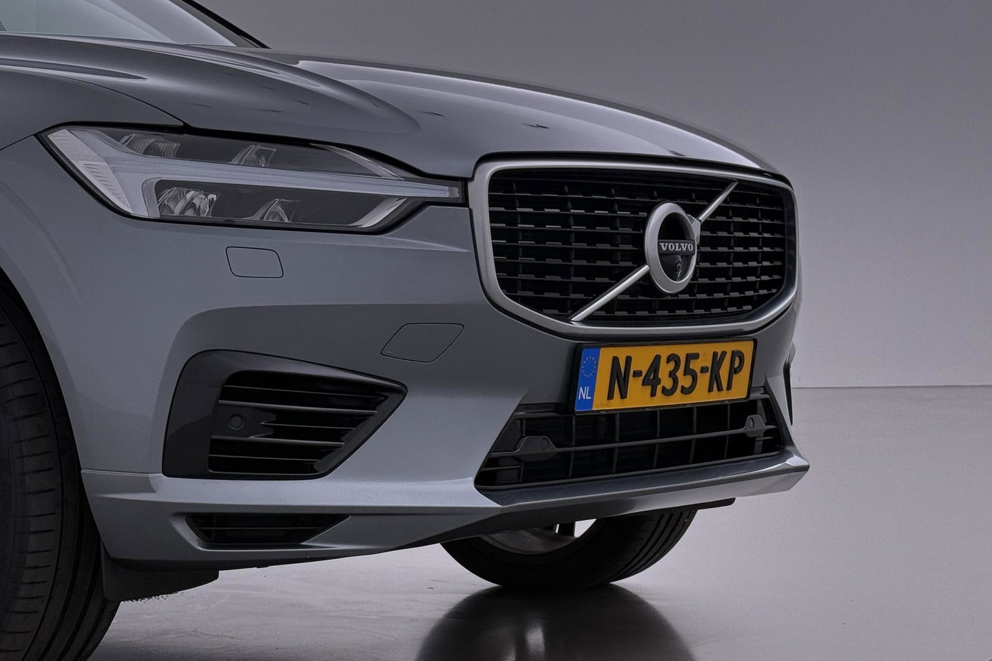 Volvo XC60 T8 Twin Engine AWD R-Design | ACC | Luchtvering | Panoramadak | Harman/Kardon | 360° Camera | Head-Up | Trekhaak | 21 inch