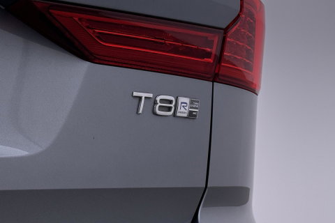 Volvo XC60 T8 Twin Engine AWD R-Design | ACC | Luchtvering | Panoramadak | Harman/Kardon | 360° Camera | Head-Up | Trekhaak | 21 inch