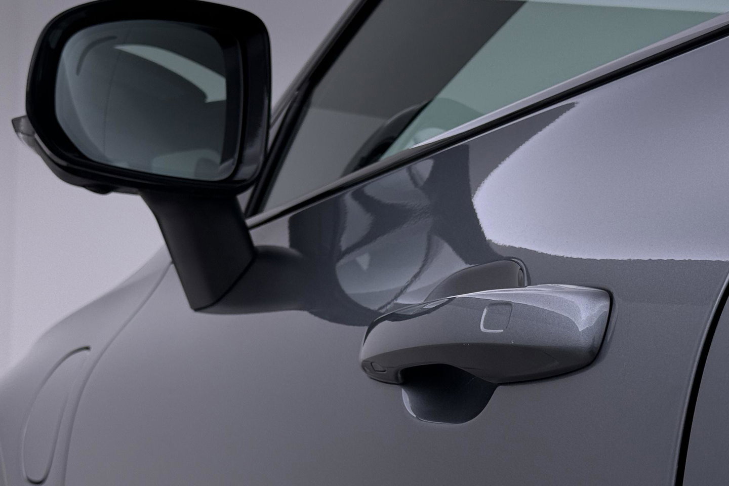 Volvo XC60 T8 Twin Engine AWD R-Design | ACC | Luchtvering | Panoramadak | Harman/Kardon | 360° Camera | Head-Up | Trekhaak | 21 inch