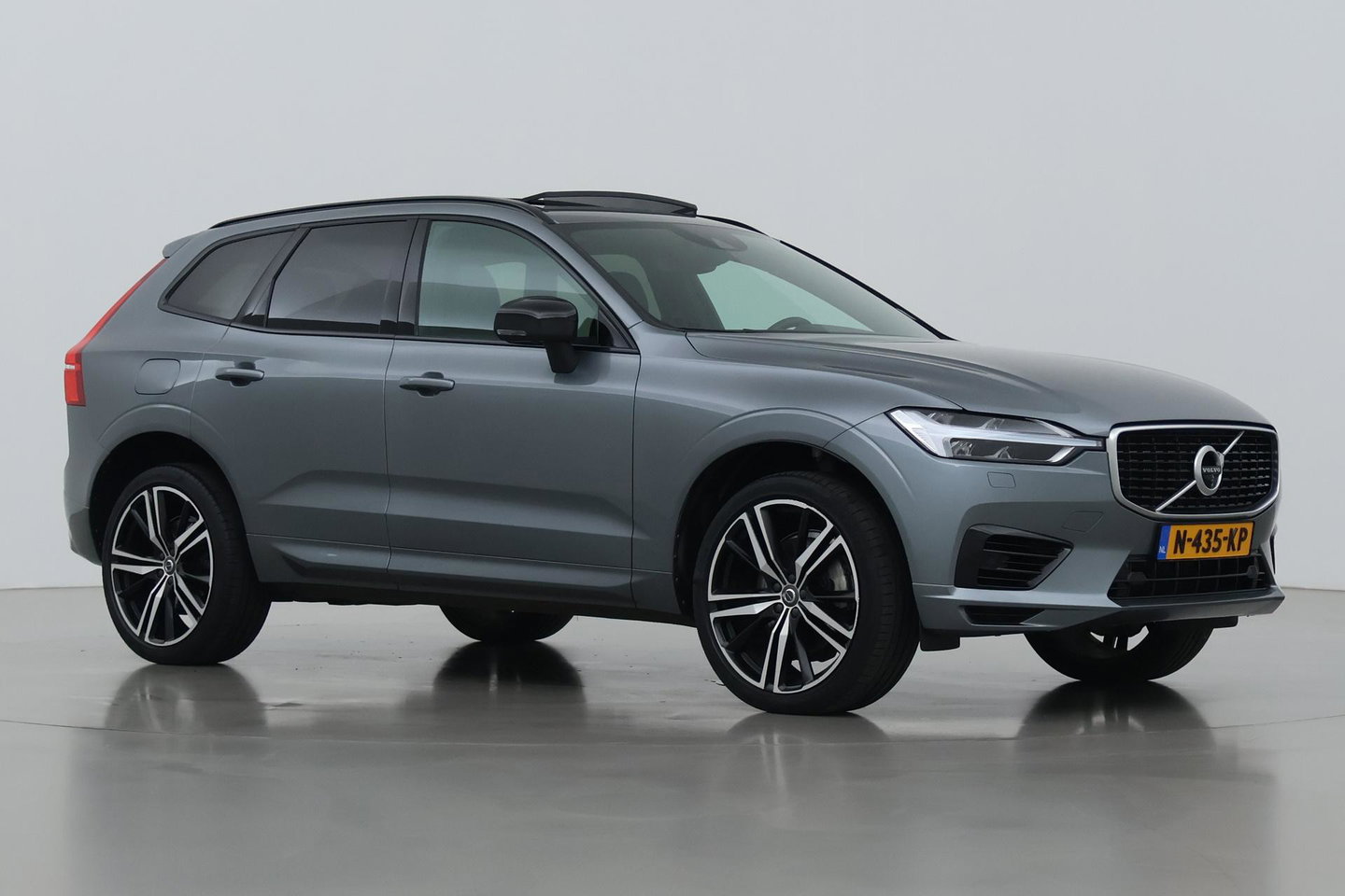 Volvo XC60 T8 Twin Engine AWD R-Design | ACC | Luchtvering | Panoramadak | Harman/Kardon | 360° Camera | Head-Up | Trekhaak | 21 inch