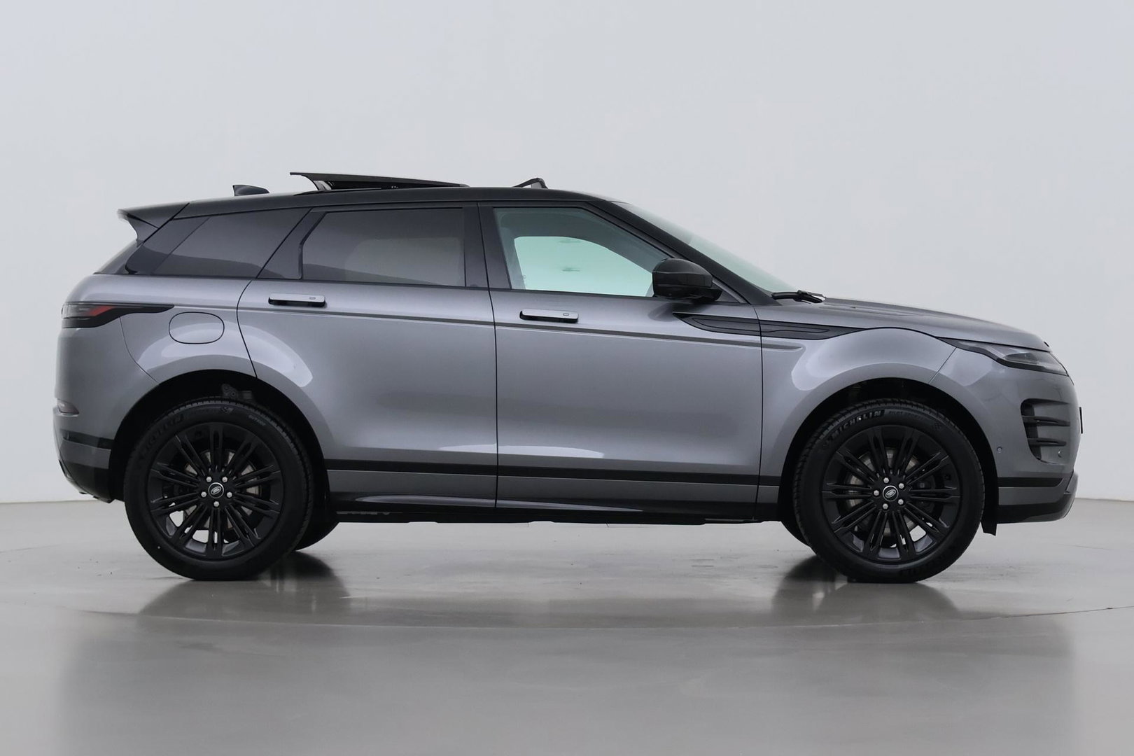 Land Rover Range Rover Evoque P270e PHEV Dynamic SE | Schuif/kanteldak | Black Pack | Cold Climate Pack | Meridian | 360 Camera | 20 Inch
